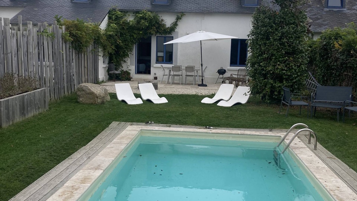 Porspoder Villa | Bright, comfortable villa - private heated pool 300m from the beach