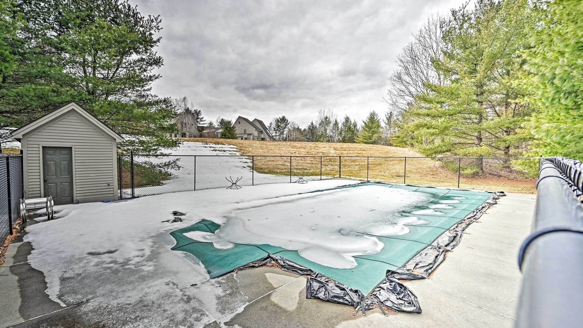 West Hartford Apartment | Bright Condo w/Community Perks: Near Ski Quechee!
