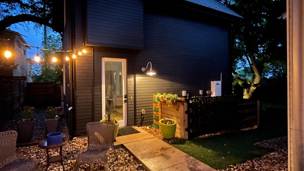 Galindo House | Bright Contemporary Guest House with Private Patio, Walk to S Congress, Downtown