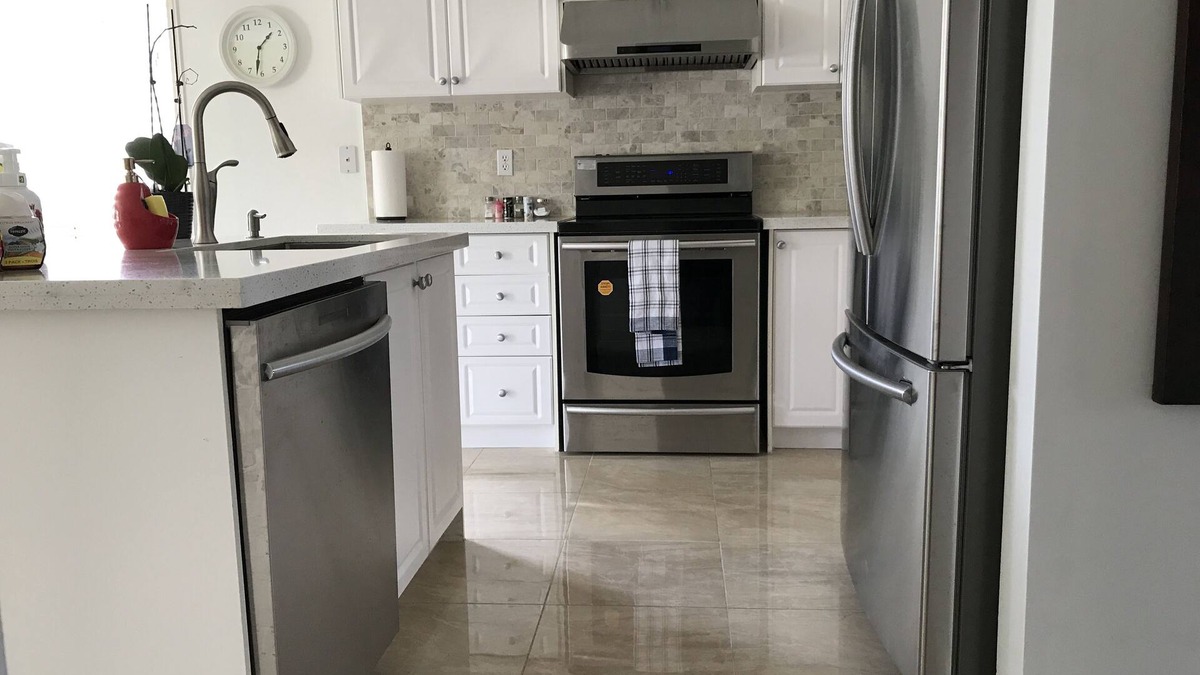 Bayview Glen House | Bright Cozy 3+1BR Townhouse in Richmond Hill at Yonge/HWY7, near GO station