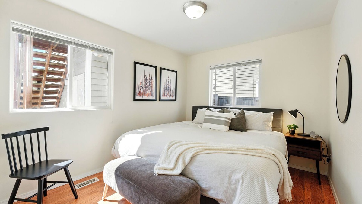 Alberta House | Bright & Cozy Alberta Cottage w Fast WiFi, AC 2blks to food & fun!