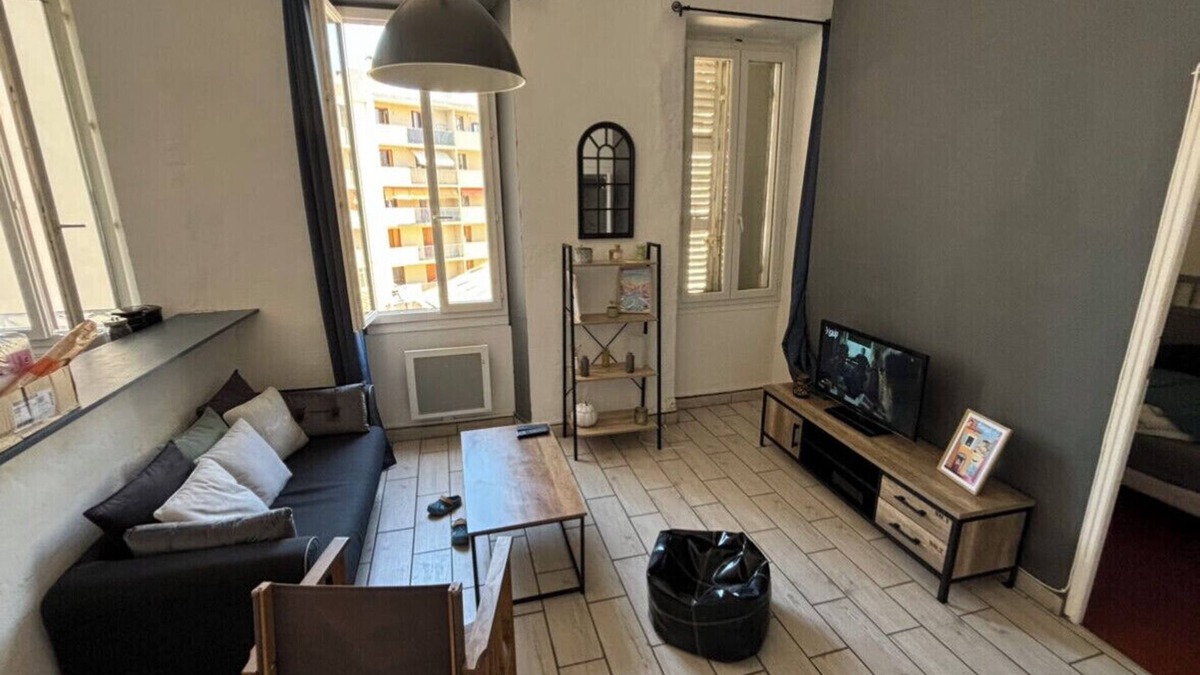 Saint-Lambert Apartment | Bright flat near the beach and Old Port