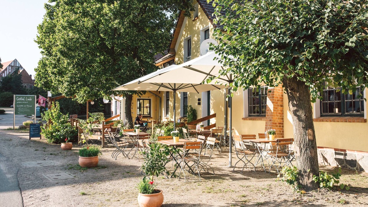 Muritz House | Bright guest apartment in the center of the village with a huge garden not far from the Havel spring