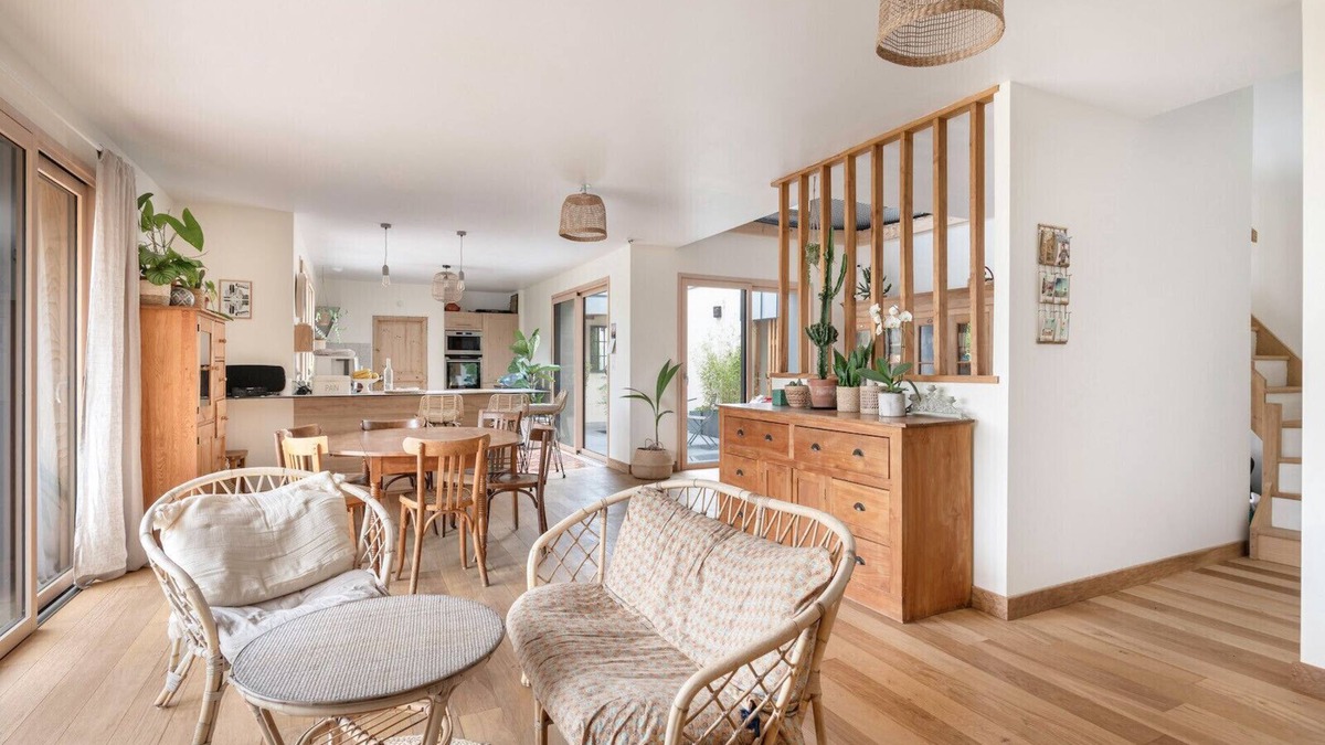 Nivillac Ski Chalet | Bright house with large terrace in La Roche-Bernard