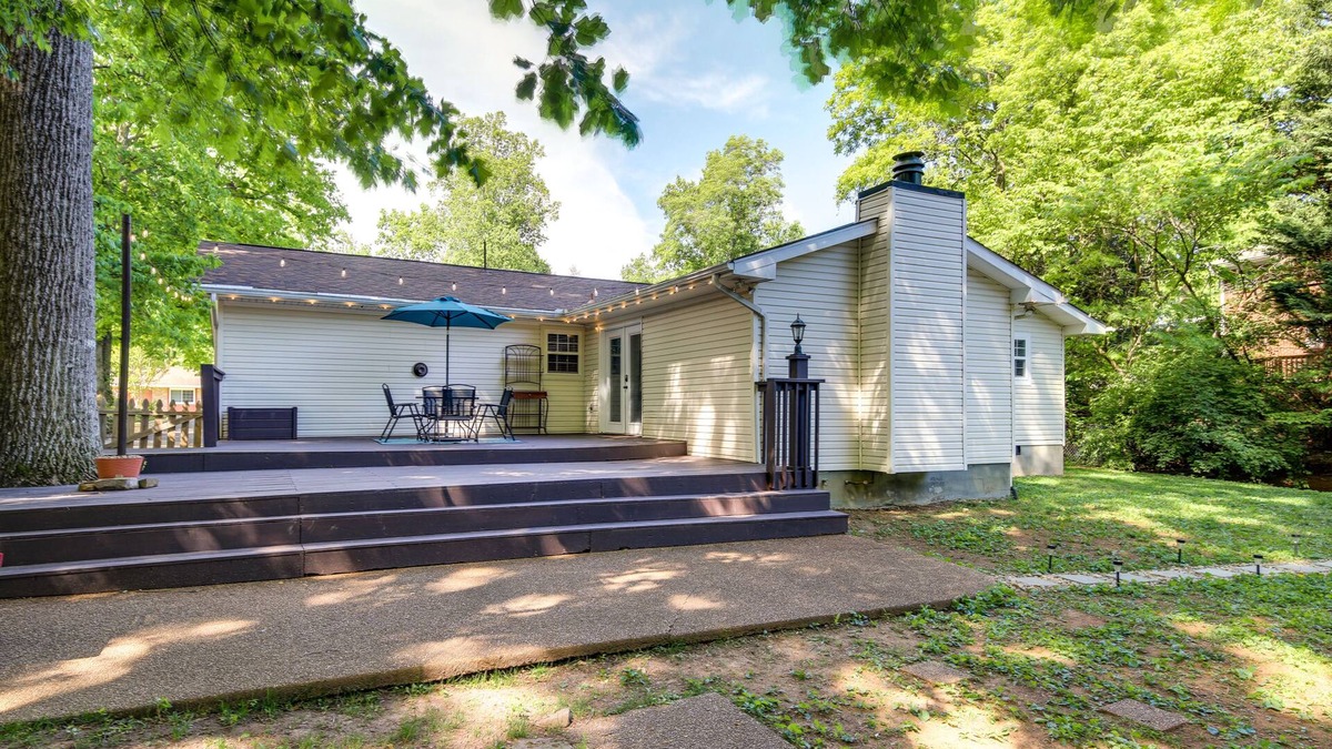 Knoxville House | Bright Knoxville Vacation Rental w/Large Backyard