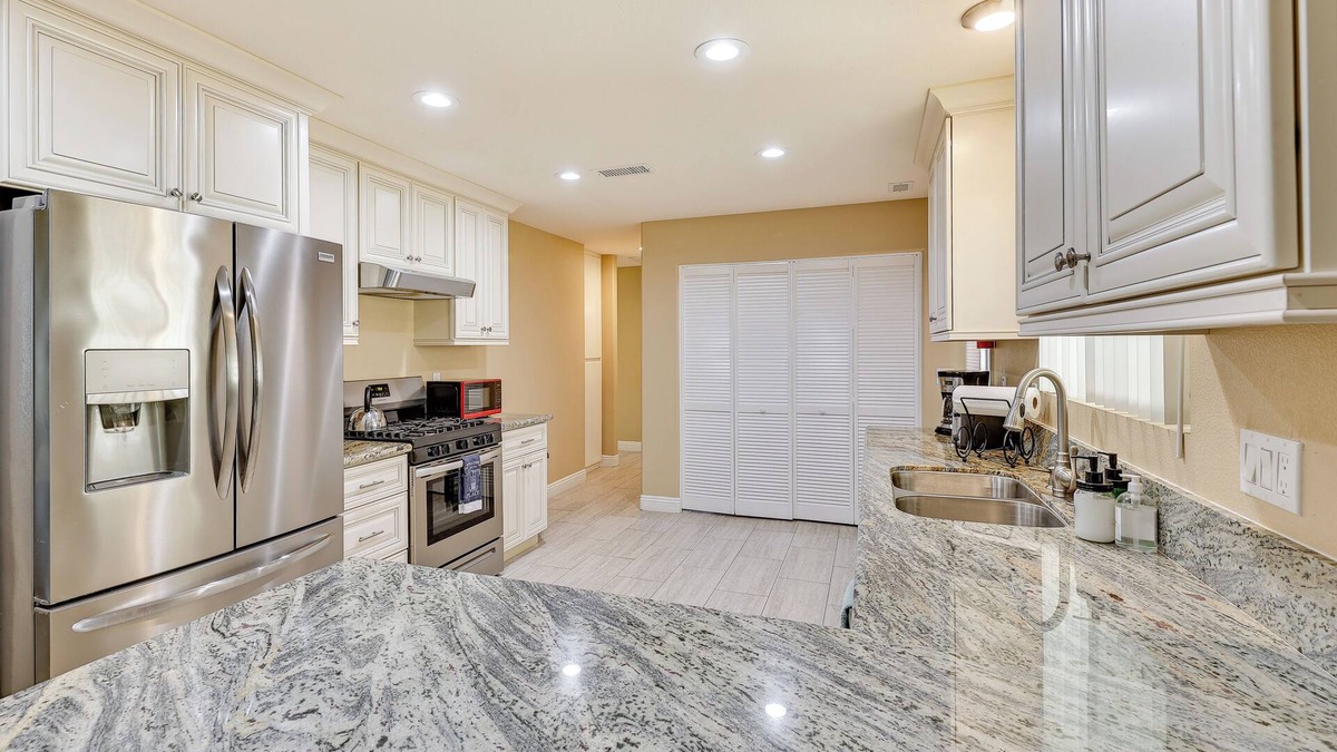 Lakeland Village House | Bright Lake Elsinore House w/ Mountain & Lake View