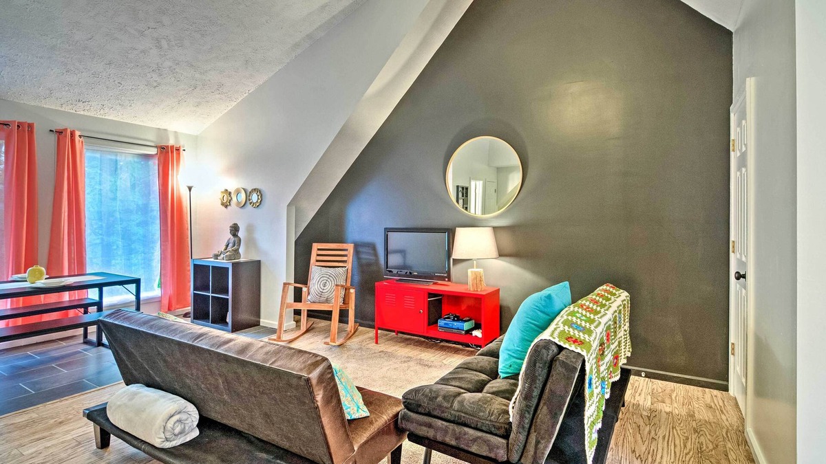 Golden Apartment | Bright Lakeside Studio - Hike, Fish, and Bike!