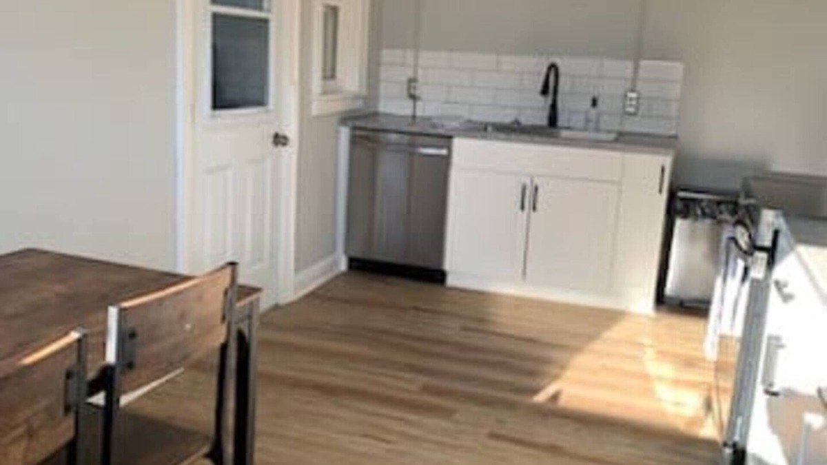 Cornwall Apartment | Bright Large New 1 Bed, Centrally Located