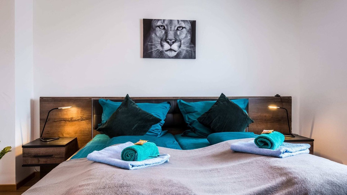 Lechhausen-Ost Apartment | ☆BRIGHT: Loft-Style for 2 | Kitchen | Parking | Netflix