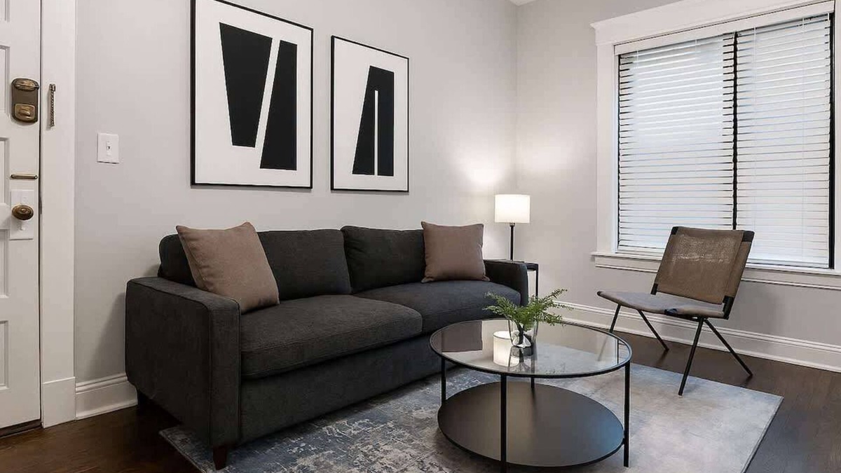 Hyde Park Apartment | Bright & Modern 1BR in Hyde Park