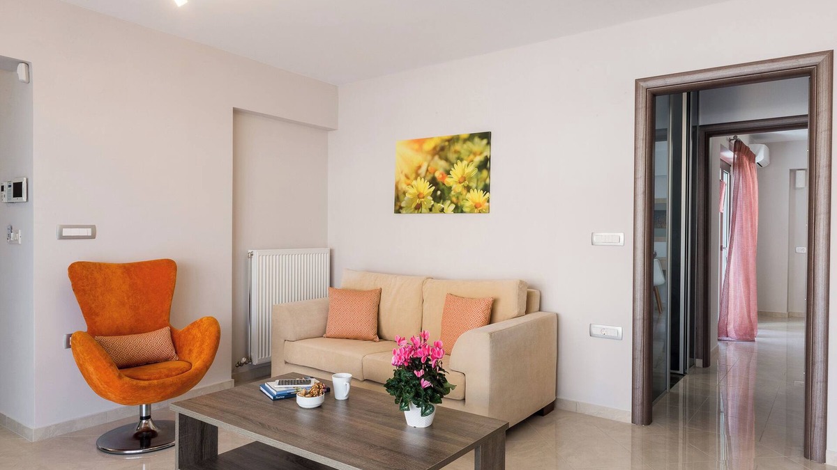 Agia Apartment | Bright, Modern Flat next to Beach & near Platanias