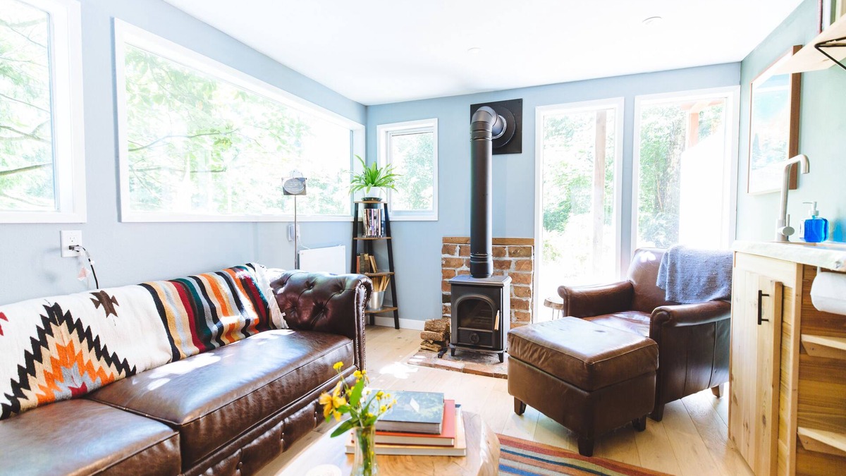 West Hills House | Bright, Modern Guest House @ Ferngully