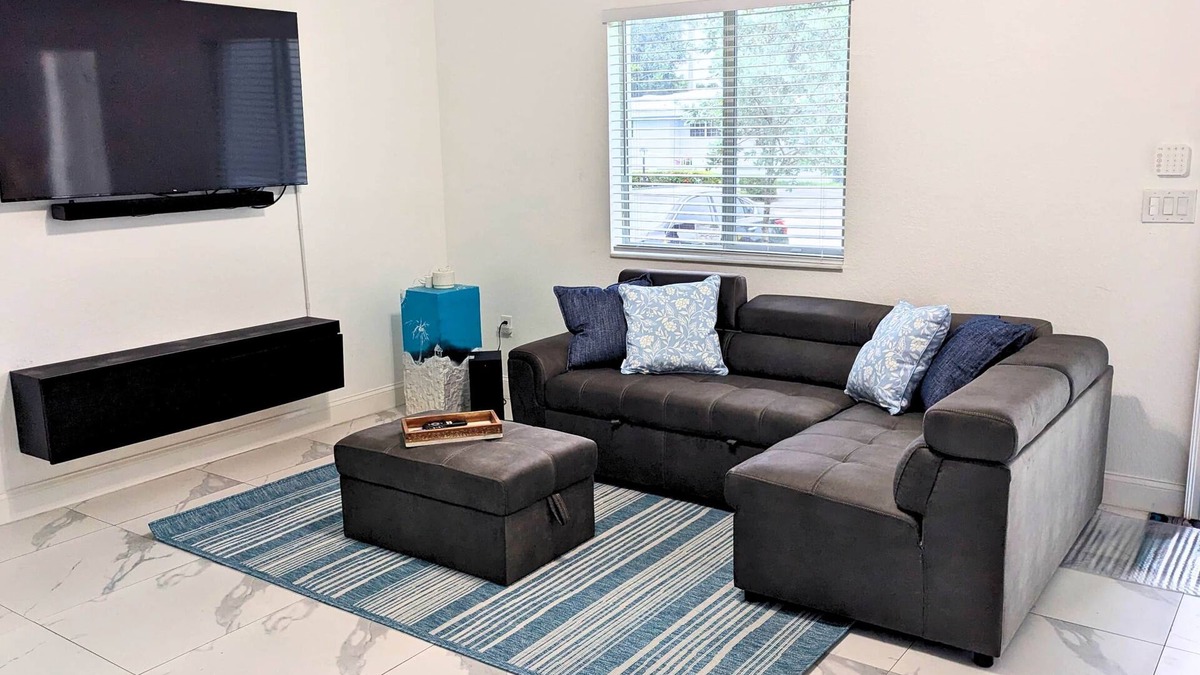 Downtown Fort Lauderdale House | Bright & Modern Home | October 10% Discount