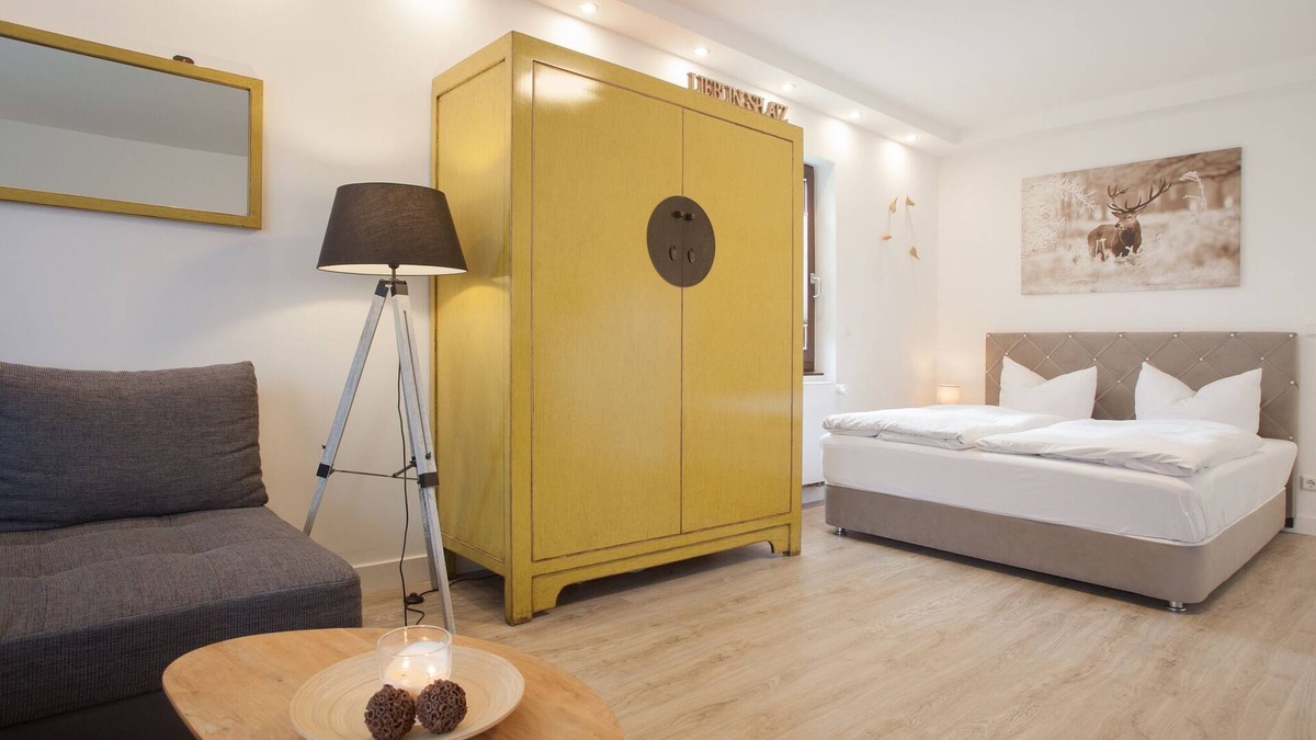 Zueschen Apartment | Bright, modern studio for 3 people