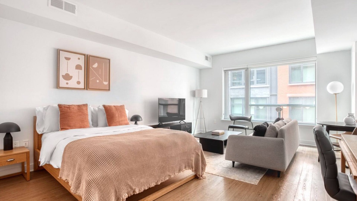 Mount Vernon Triangle Apartment | Bright Mount Vernon Studio w/Pool, W/D & Gym, near Metro, by Blueground
