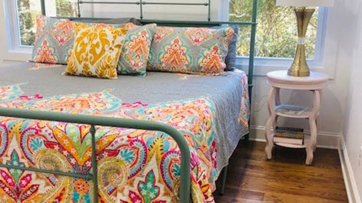 Lynn House | Bright New Cozy Cottage - 1/2 mi from downtown.