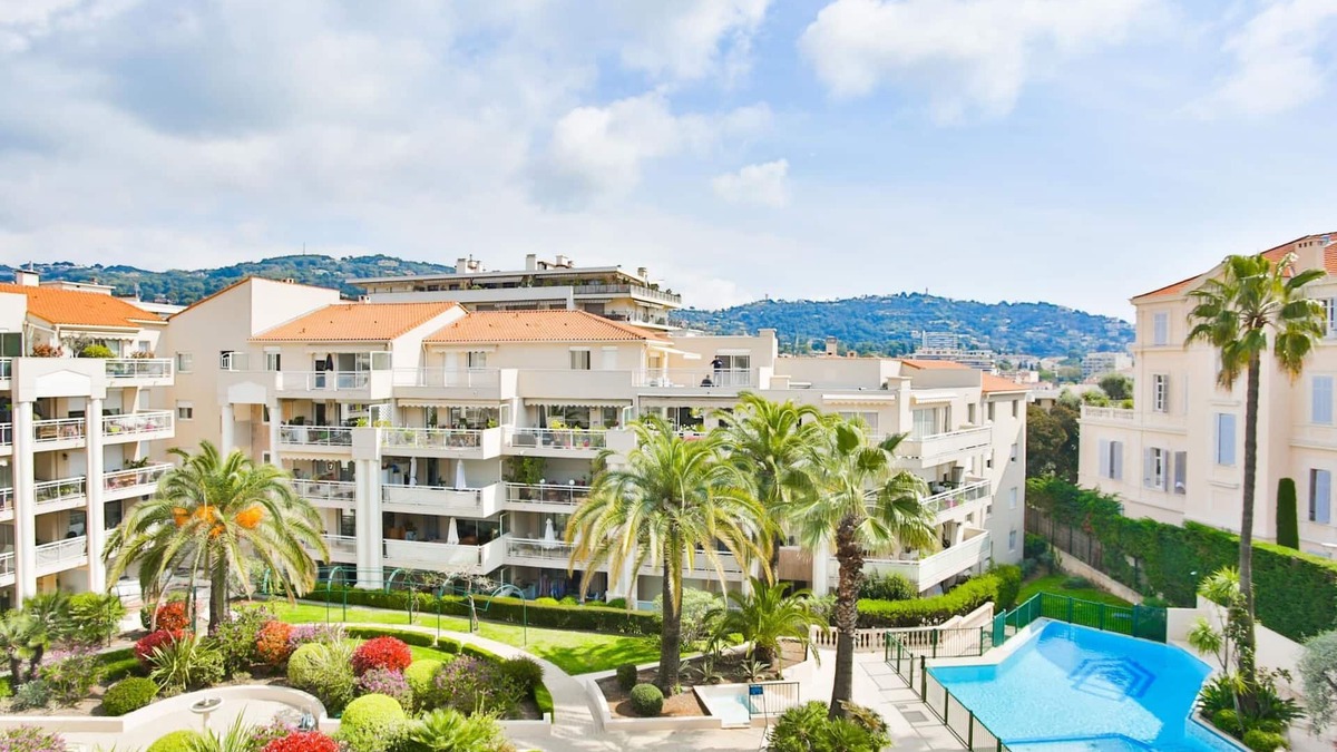 Prado - Republique Apartment | Bright One BDRM Apartment A/C-Swimming Pool/Congress by Olidesi