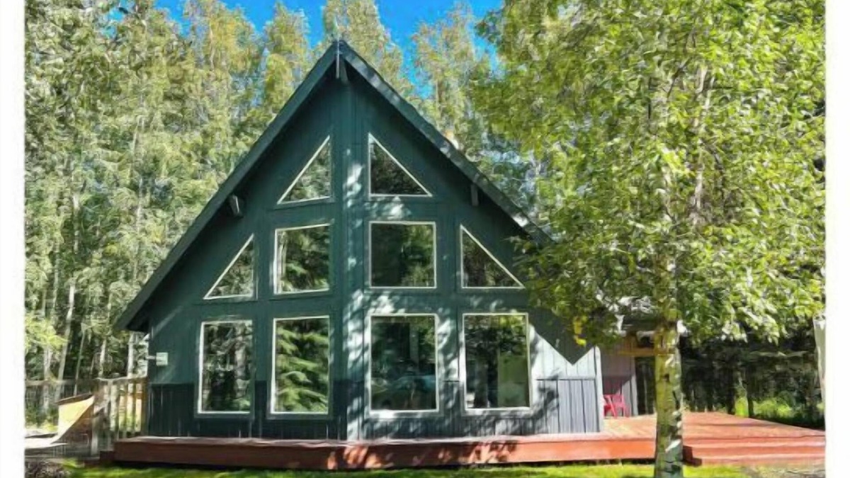 North Pole House | Bright & Open Home in North Pole