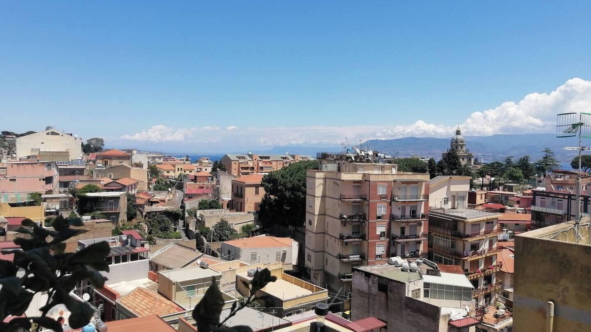 Province of Messina Apartment | Bright, panoramic apartment 10 minutes from the sea - Messina