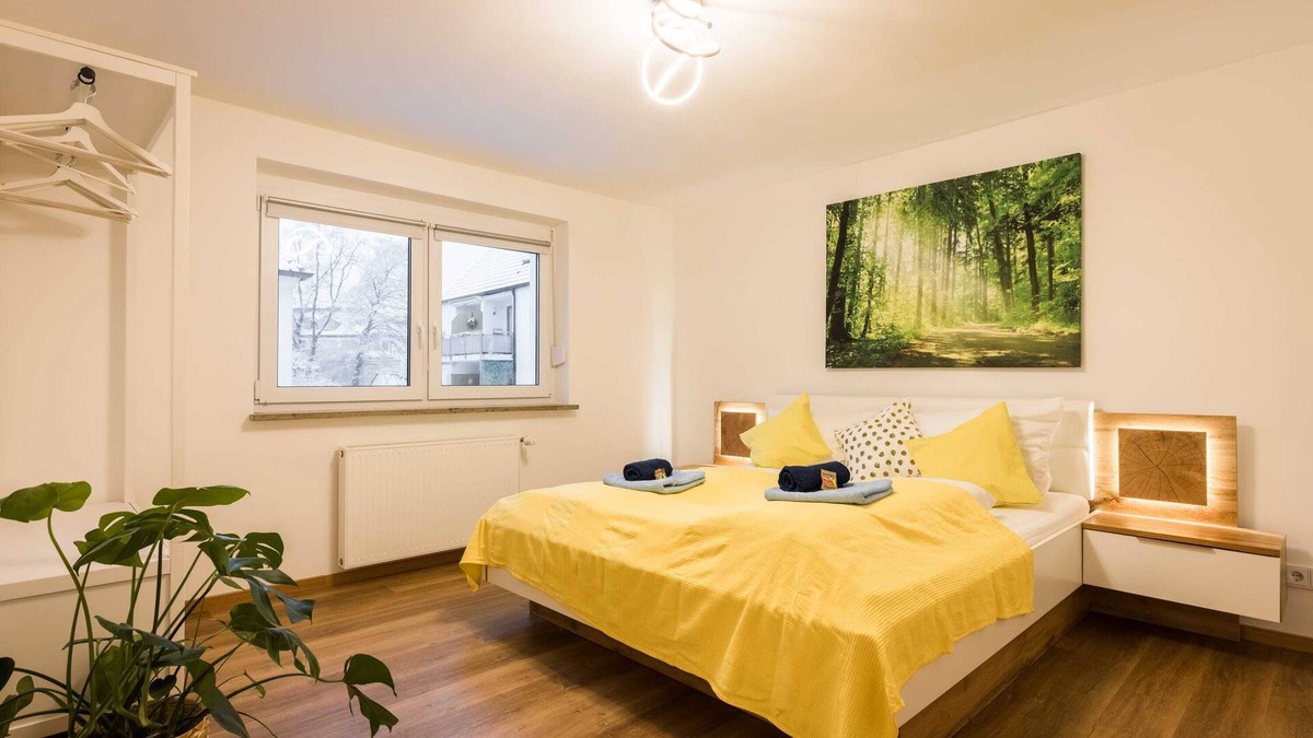 Lechhausen-Ost Apartment | ☆BRIGHT: Perfect for 4 guests! Kitchen | Parking | Netflix | Balcony