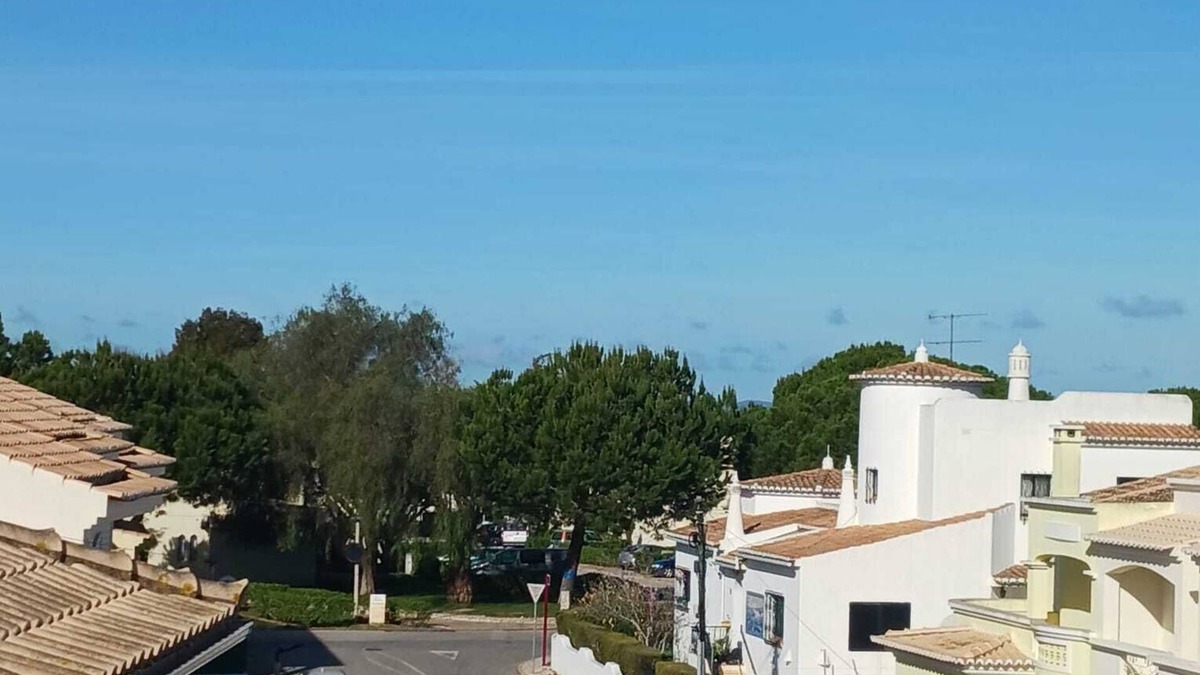 Montes de Alvor Apartment | Bright, quiet apartment. Close to town center and beaches.