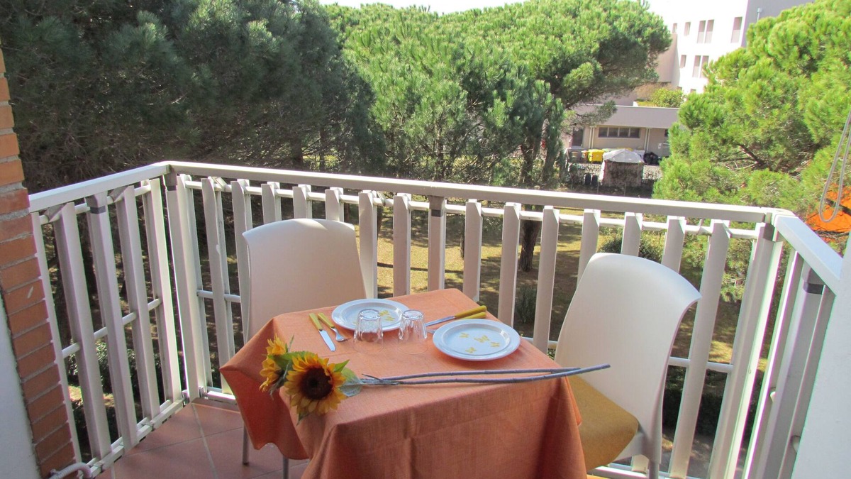 Bibione Lido del Sole Apartment | Bright sea front apartment with balcony