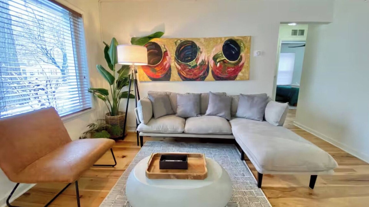 Ferndale House | Bright & Snug 2-bedroom house in wonderful Ferndale with WiFi