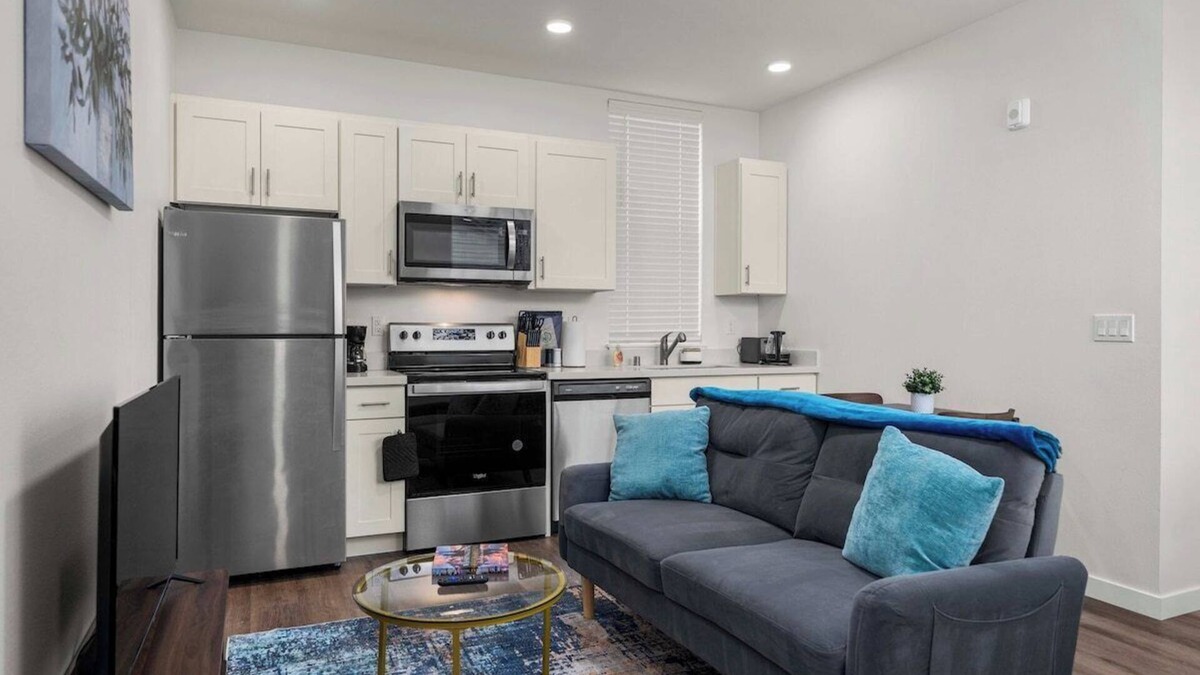 South Tacoma Apartment | Bright Space near Universities and Military Bases