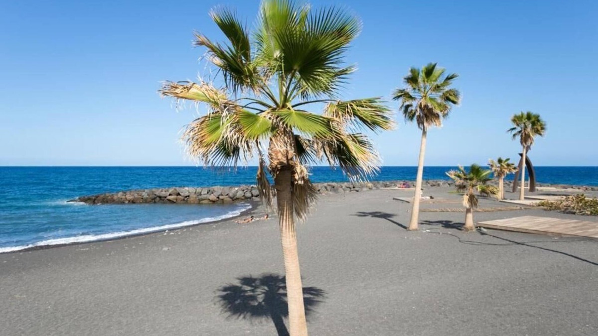 Las Caletillas Apartment | Bright spacious apartment with garage at 2 minutes walk from the beach