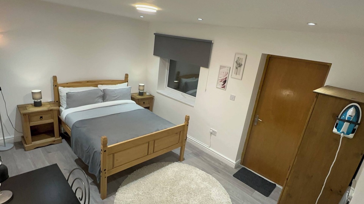 Bow Apartment | Bright & Spacious Entire 1- Bedroom Apartment with Living Room & Private Garden