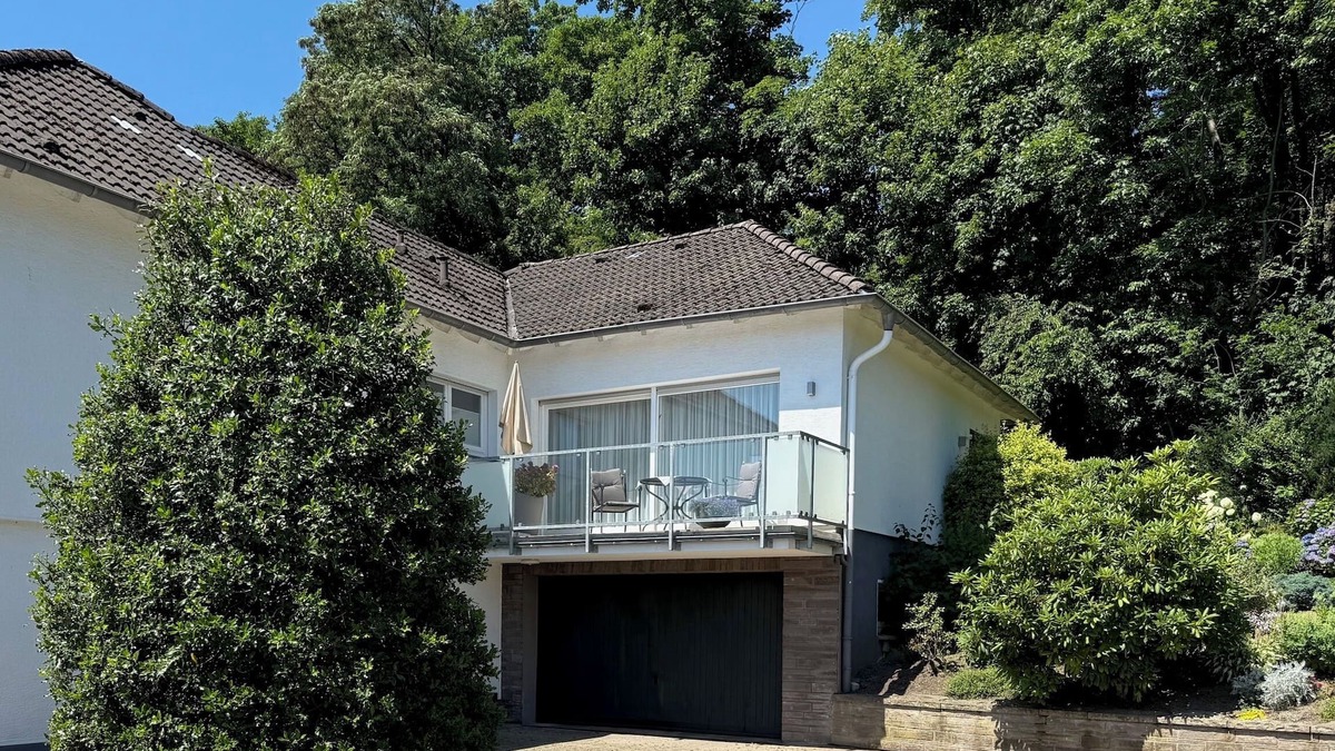 Lindlar Apartment | Bright, spacious vacation apartment on the edge of the forest; quiet; great view; close to the town center