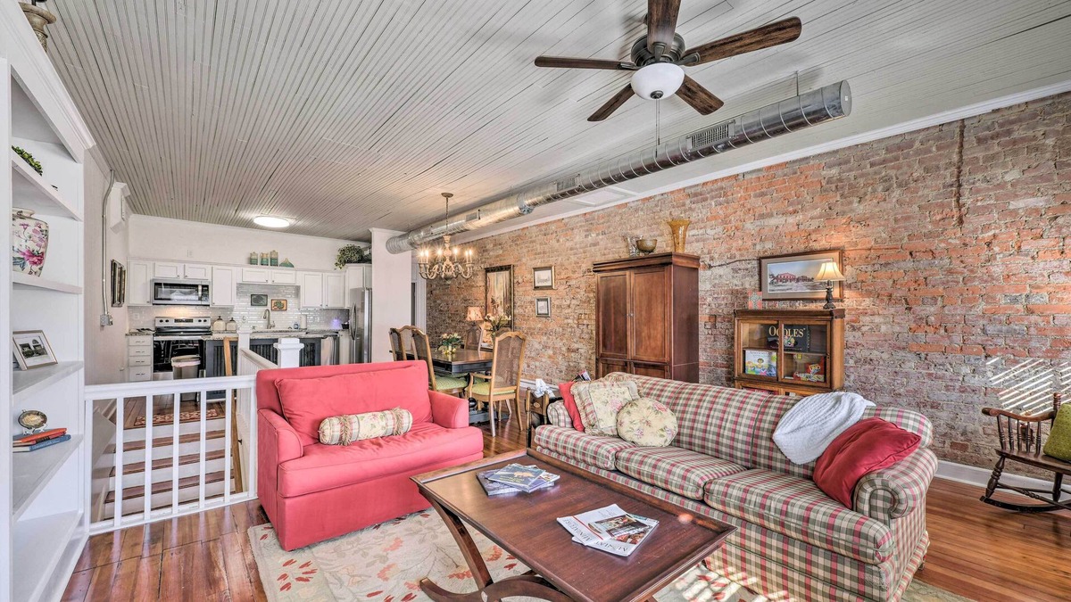 Spencer Apartment | Bright Spencer Apartment - Newly Renovated!