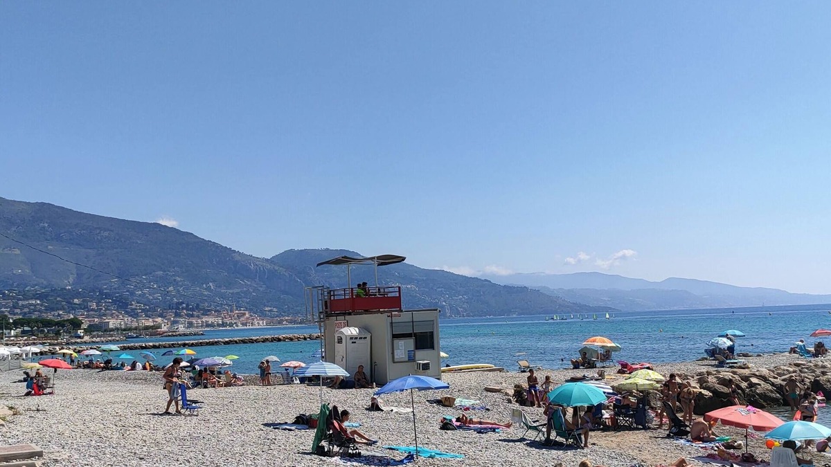 French Riviera Apartment | Bright studio, wifi, parking, pool, beach