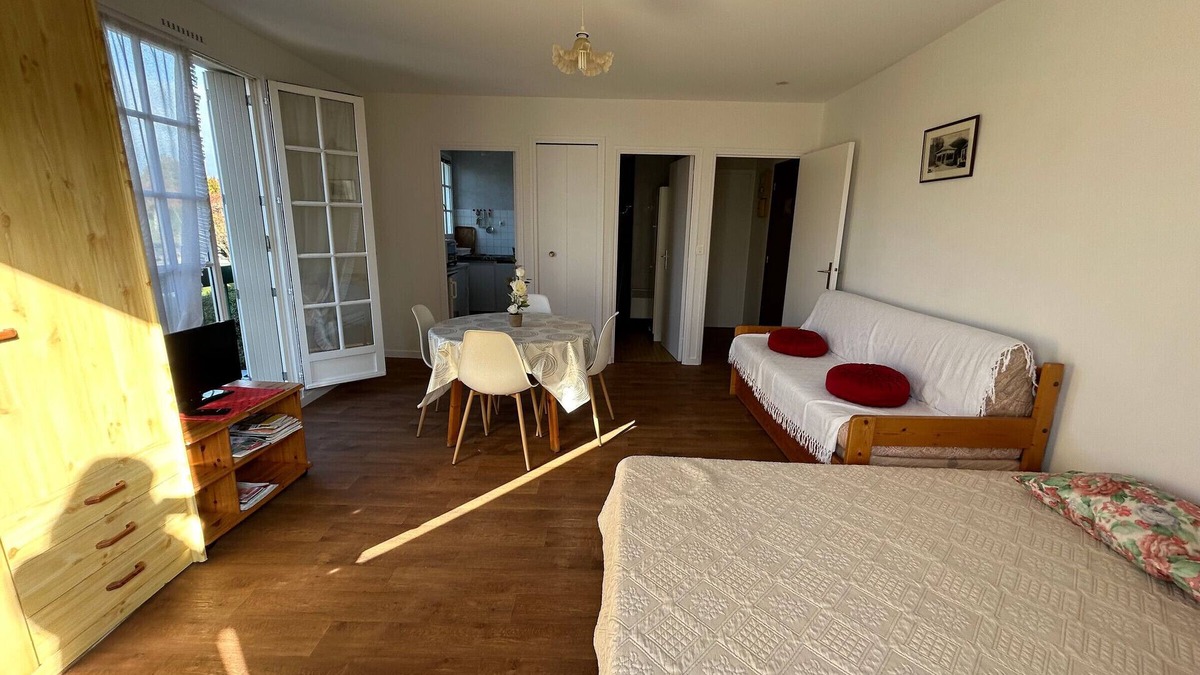 La Roche-Posay Apartment | Bright studio downtown with balcony