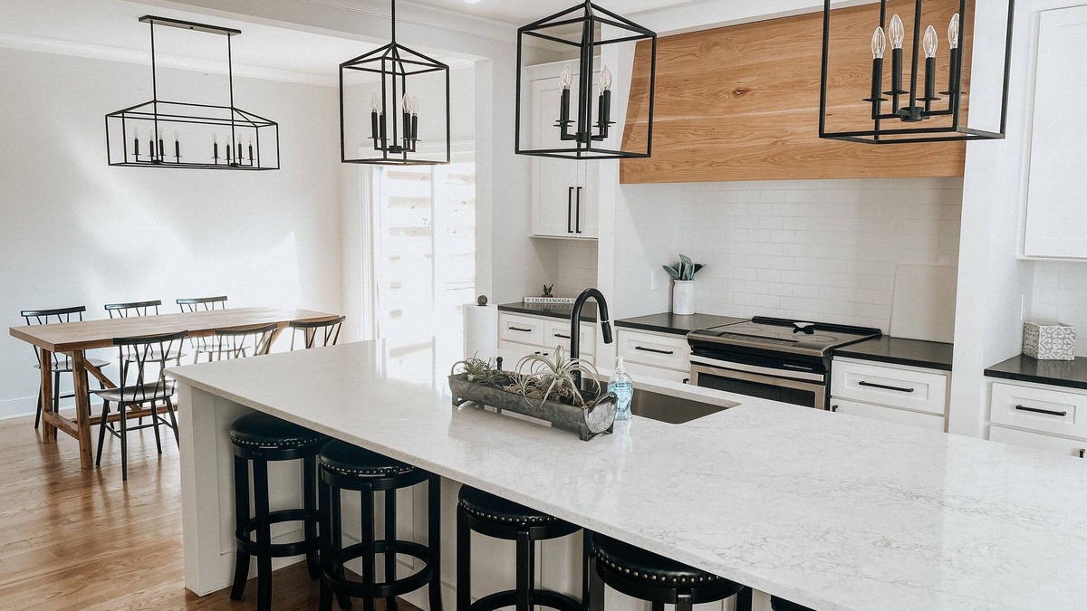 Chattanooga House | Bright stylish home minutes to downtown! New build with HUGE pool/hot tub combo!