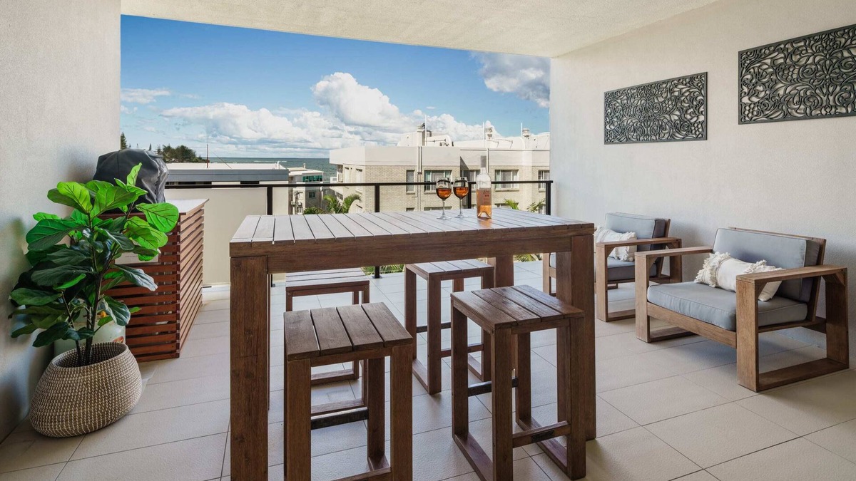 Kings Beach Apartment | Bright Stylish King’s Beach Apartment