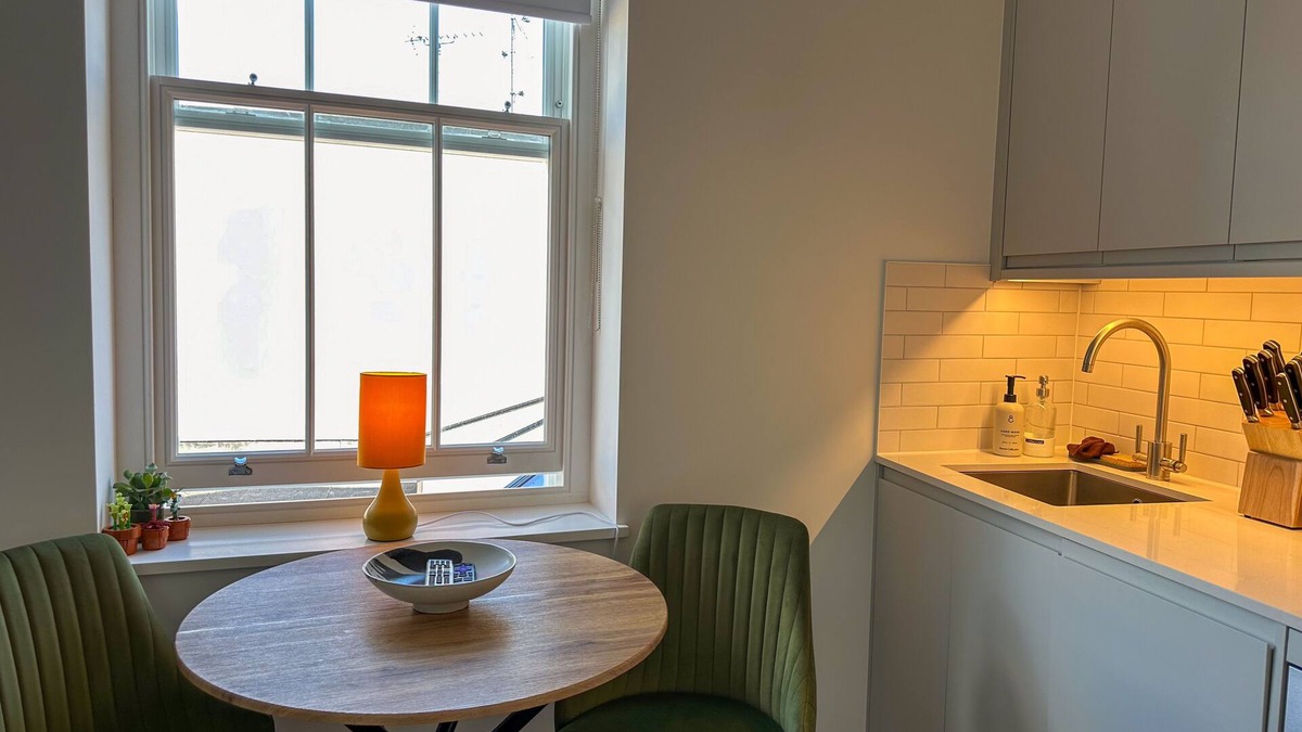 Camden Town Apartment | Bright Stylish Studio steps from Camden Market
