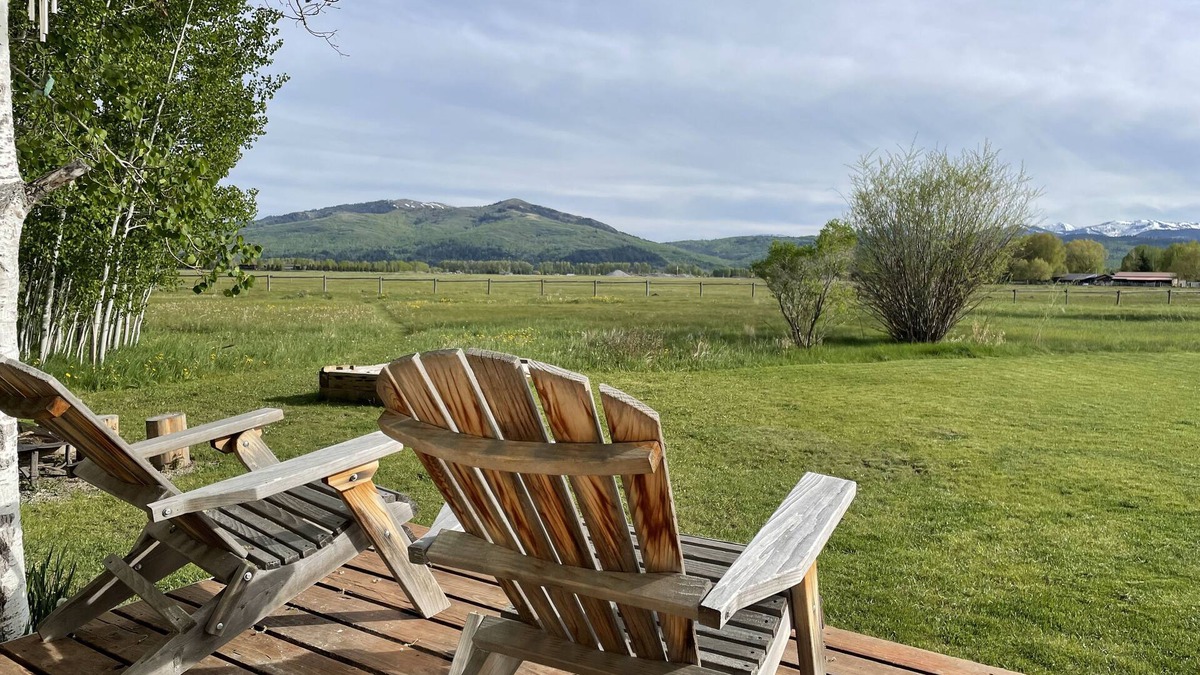 Jackson House | Bright & sunny house on open space close to Jackson. Discounts for longer stays!