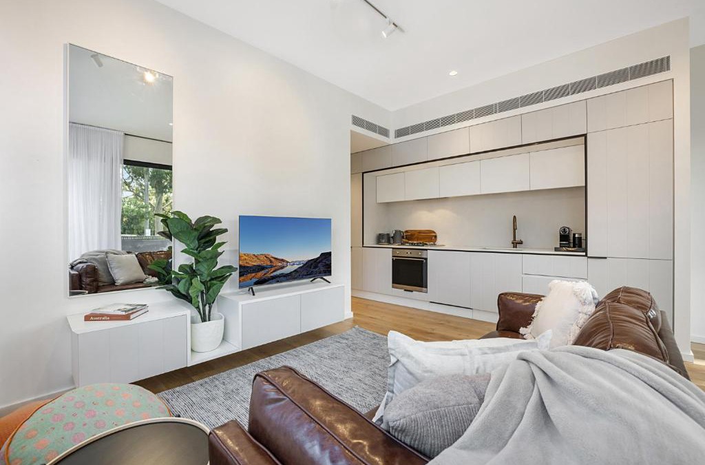 Windsor Apartment | Bright Terrace Unit Next to Chapel St Dining