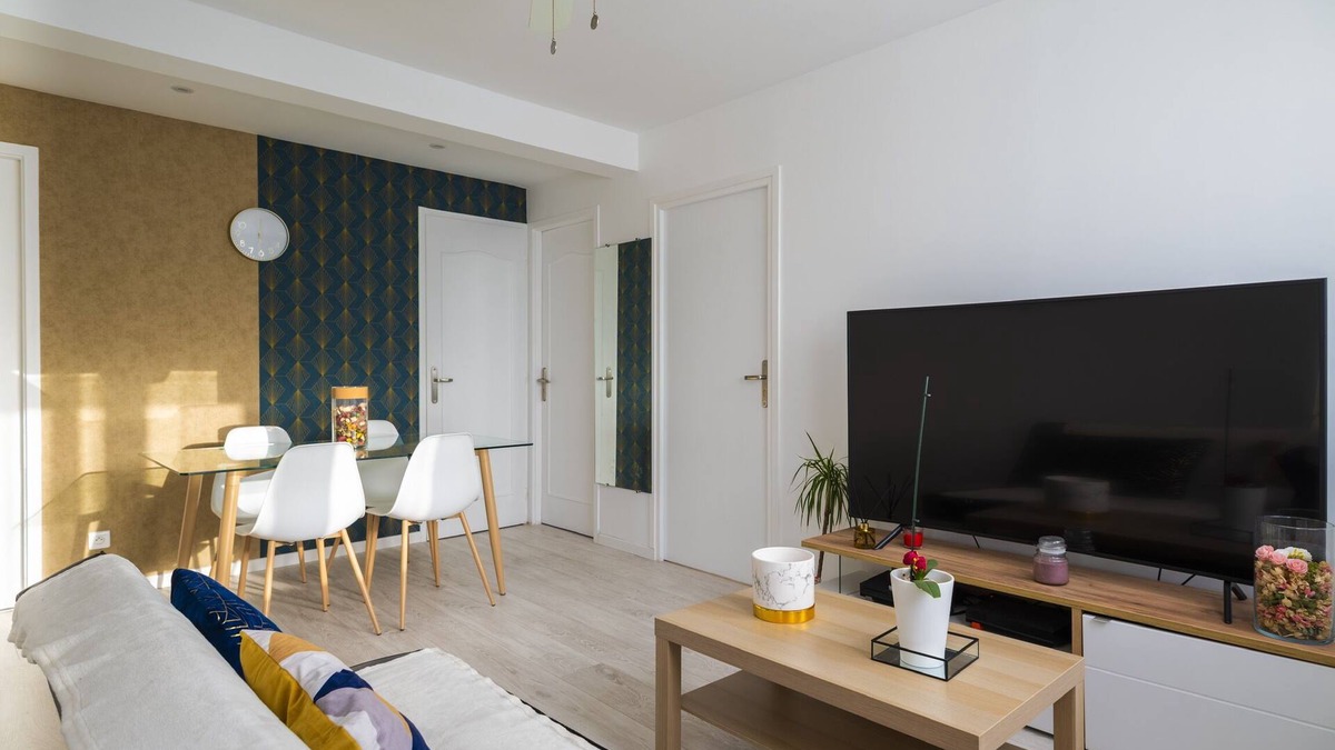 Savigny-sur-Orge Apartment | Bright, warm apartment