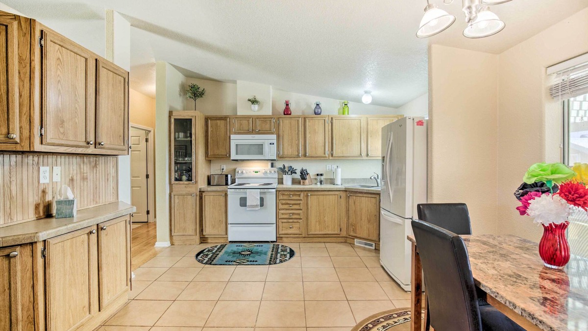 Fortuna Foothills Cottage | Bright Yuma Home w/Spacious Yard & Patio!