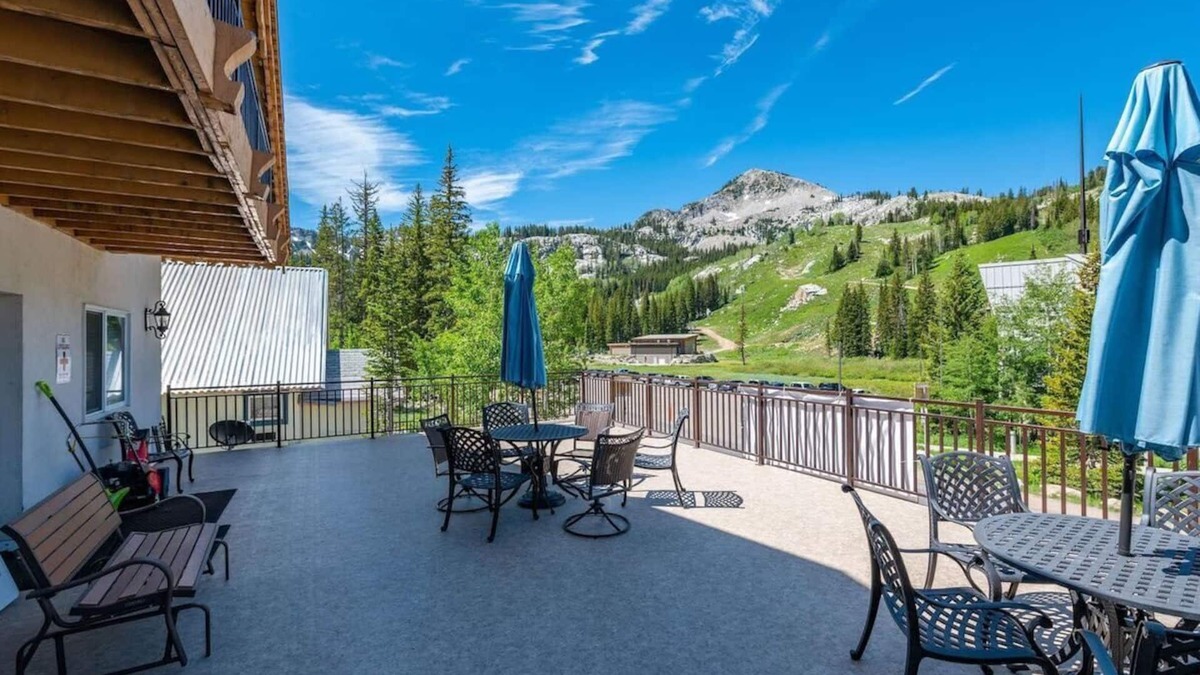 Salt Lake Mountain Resorts Ski Chalet | Brighton Chalet | Majestic Suite 5 Bedroom
