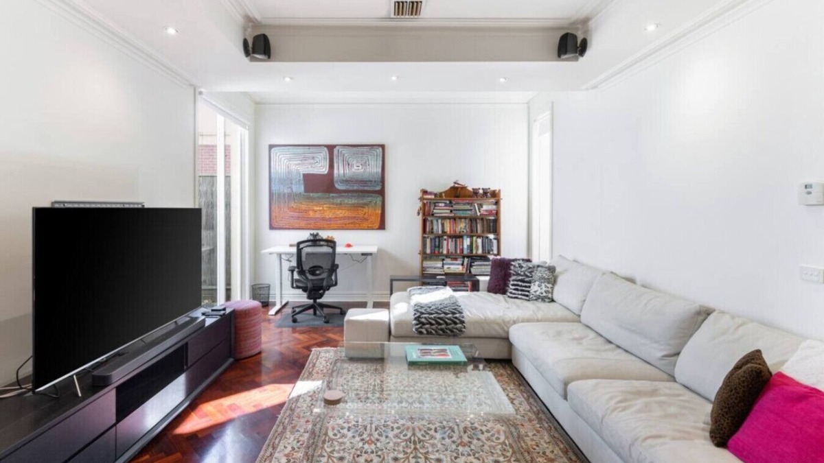 Brighton House | Brighton Chic: 2BR Townhouse Near Beach & Train