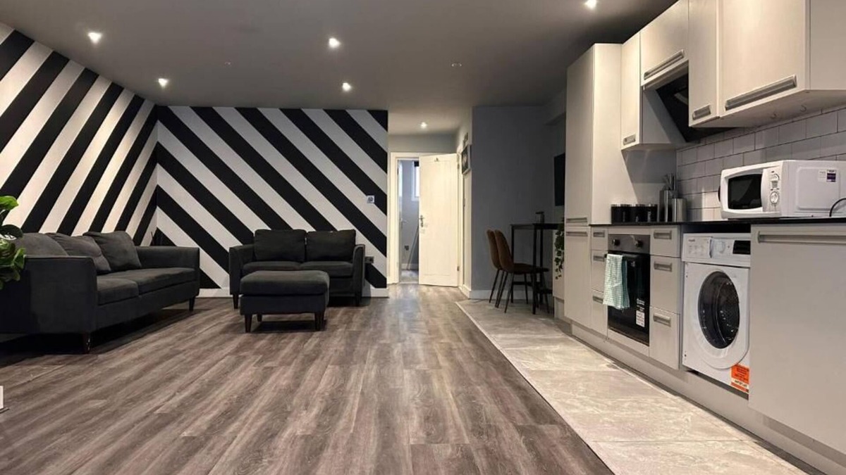 Brighton City Centre Apartment | Brighton Train Station 2 Bedroom Flat BN152PRO02