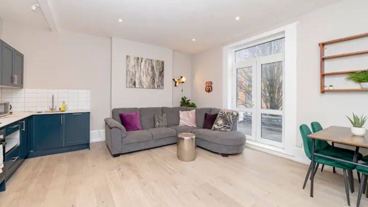 Brighton Apartment | Brighton Train Station 4 Bedroom Flat BN115ALON