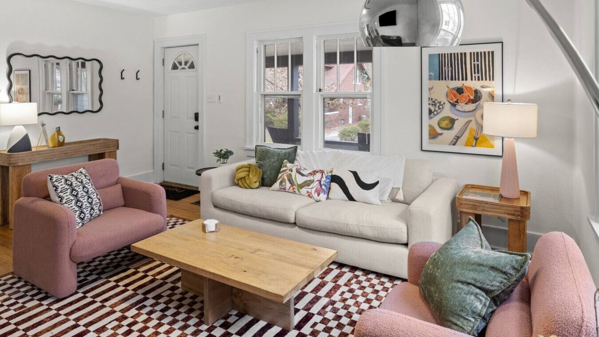 Champaign House | Brightside Bungalow - Quiet and close to Campus!