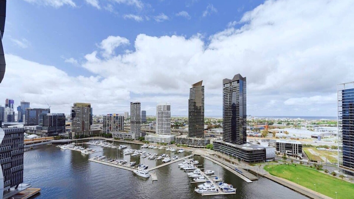 Docklands Apartment | Brilliant Victoria Harbour View Apt Free Parking