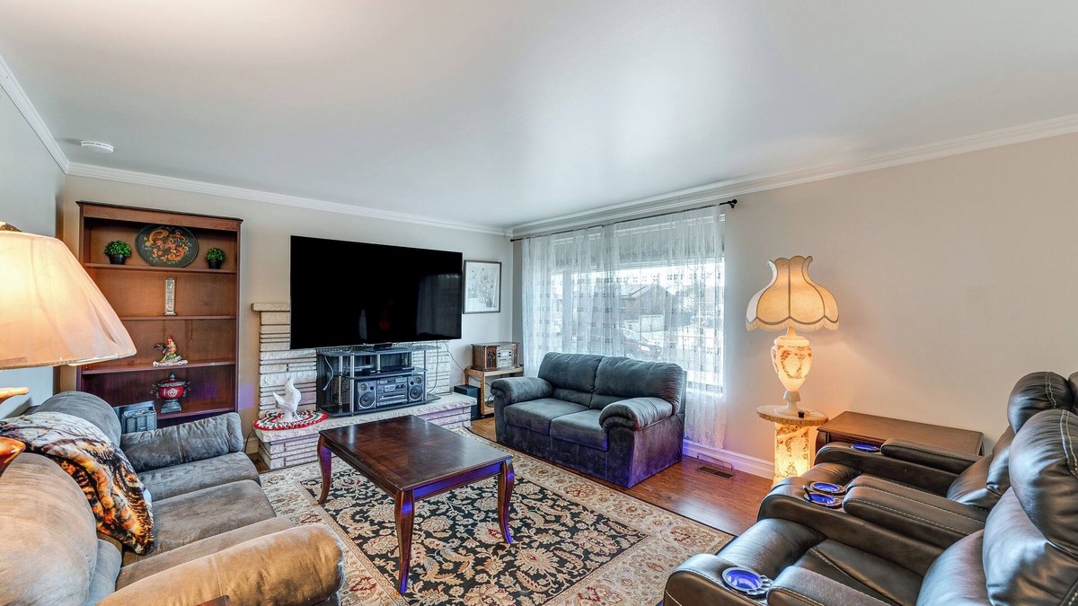 West Valley City House | Bring a Pet: West Valley City House w/Grill