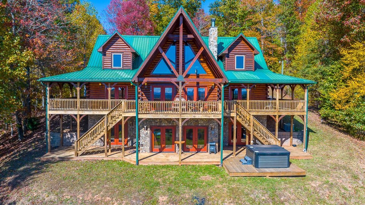 Grassy Creek Cabin | Bring Everyone Together | Fraser Creek Lodge | Hot Tub & Pool Table