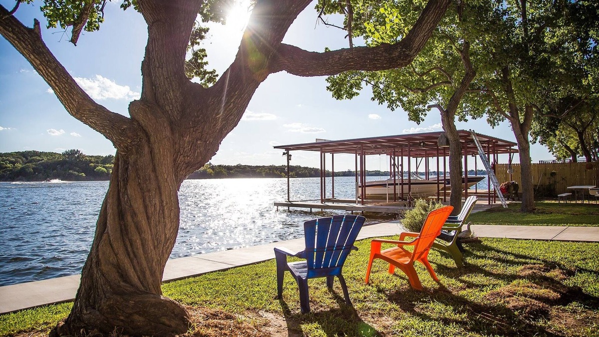 Marble Falls House | Bring your boat, jet skis, fishing poles, swimsuit, pet, and family!